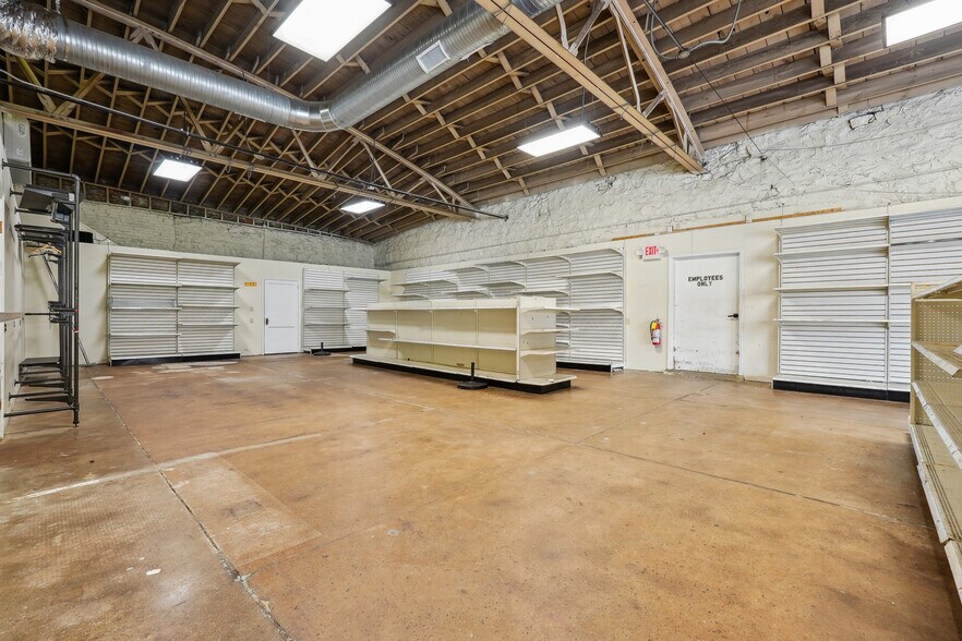 More Photos Of 1186 Clark St, Covington Freestanding For Lease