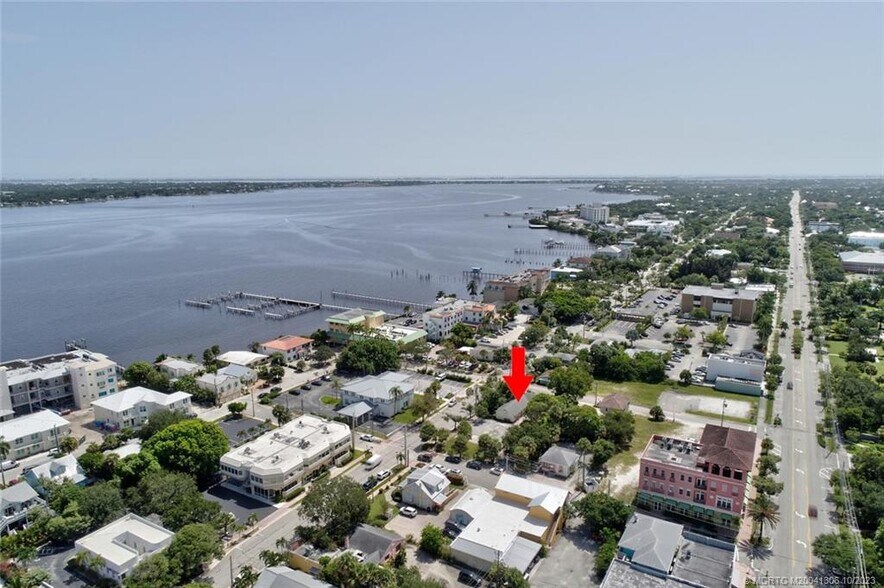More Photos Of 300 SE Detroit Ave, Stuart Office For Sale