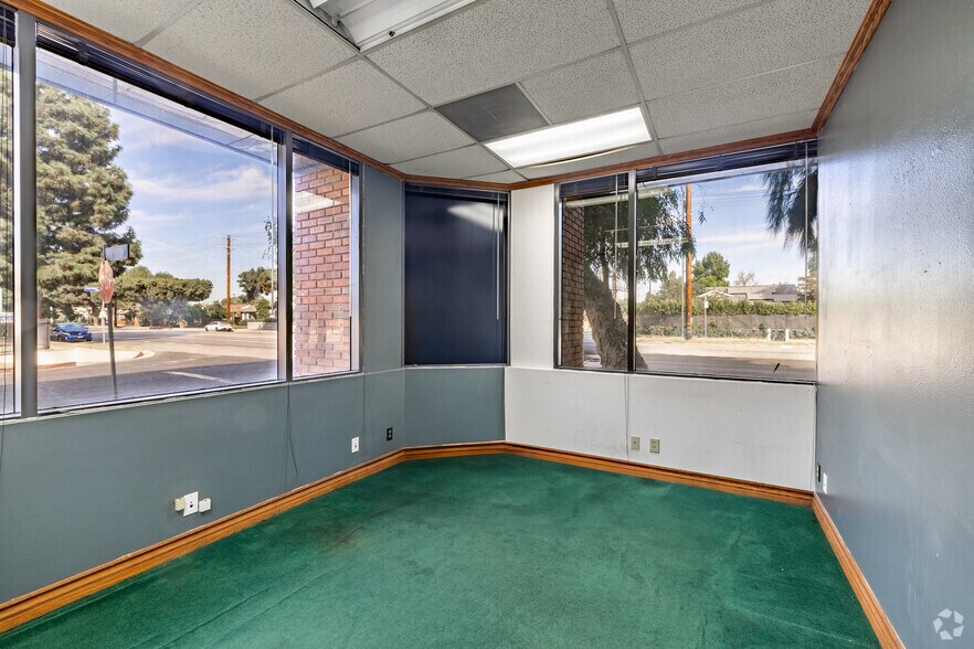 More Photos Of 15650 Devonshire St, Granada Hills Office For Lease