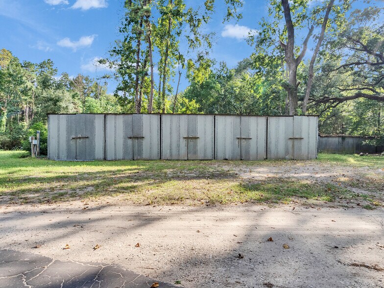 More Photos Of 280 Broken Arrow Marina, Livingston Hotel For Sale