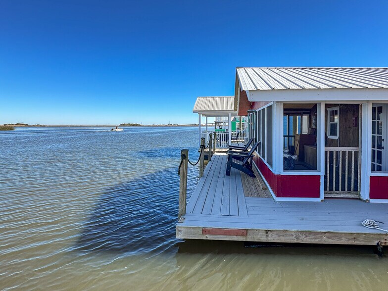 More Photos Of 309 Water St, Apalachicola Marina For Sale