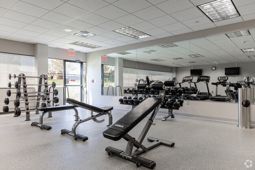 More Photos Of 7 Becker Farm Rd, Roseland Office For Lease