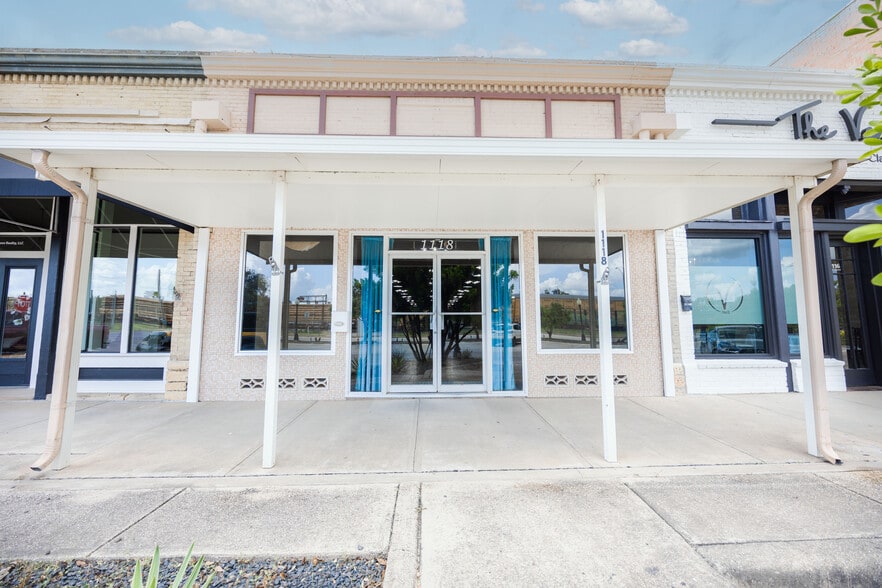 Primary Photo Of 1118 18th St, Hondo Storefront For Sale