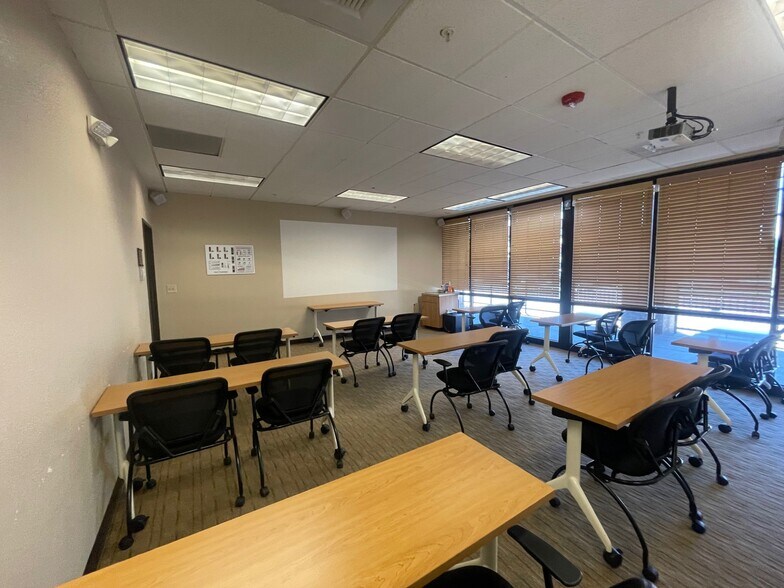 More Photos Of 6649 S Paris St, Centennial Storefront Retail Office For Sale