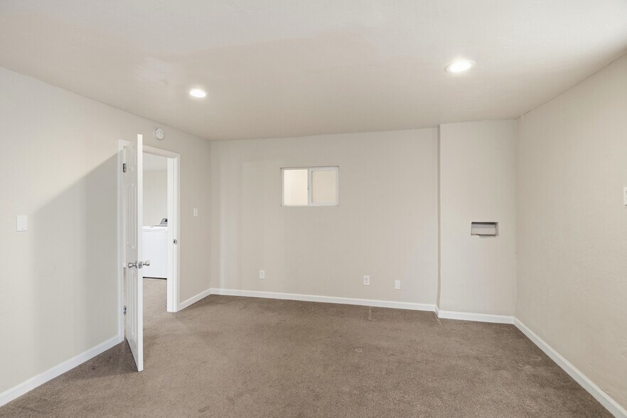 More Photos Of 2809-2815 Macdonald Ave, Richmond Office For Sale