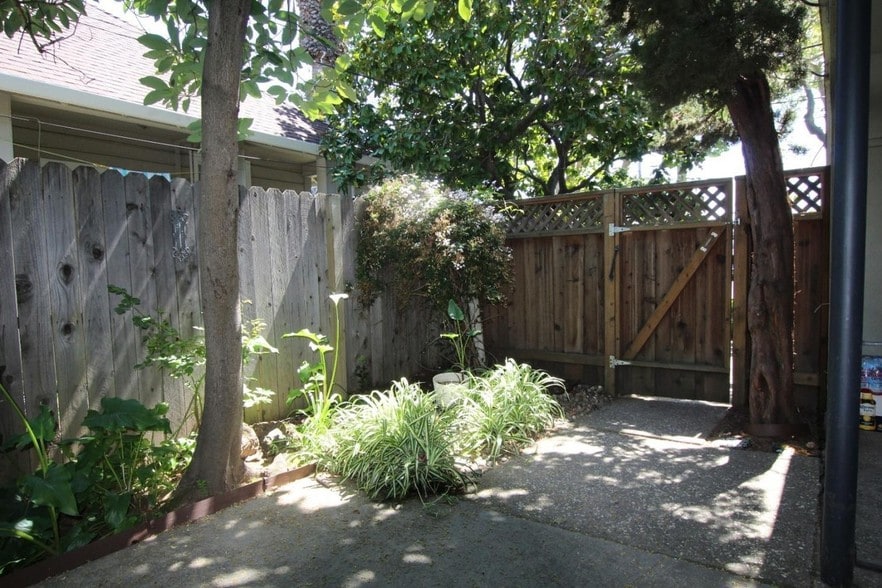 More Photos Of 2 Arundel Rd, Burlingame Apartments For Sale