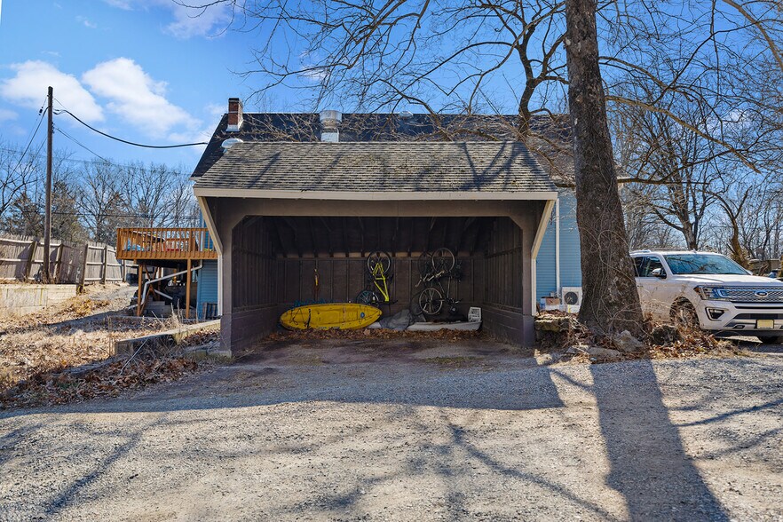 More Photos Of 43 Main St, Clinton Township Storefront For Sale