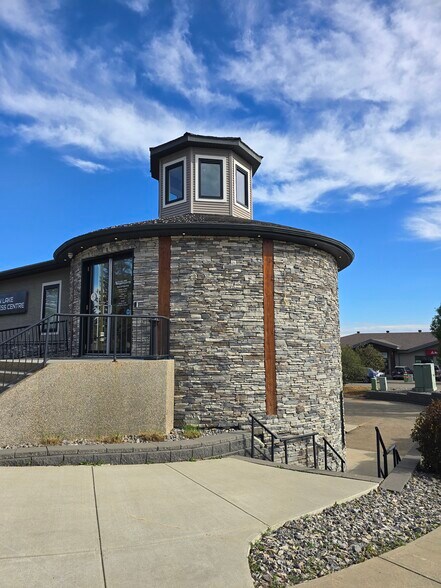 More Photos Of 110 Pelican Pl, Sylvan Lake Office For Lease