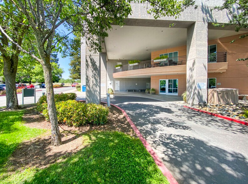 More Photos Of 1600 Creekside Dr, Folsom Medical For Lease