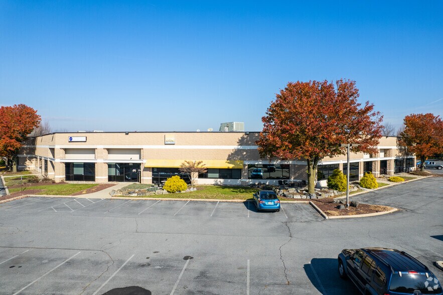 More Photos Of 3864 Courtney St, Bethlehem Flex For Lease