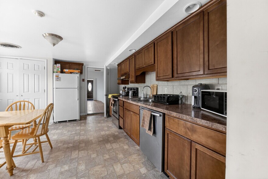 More Photos Of 204 W Madison St, Easton Storefront Retail Residential For Sale