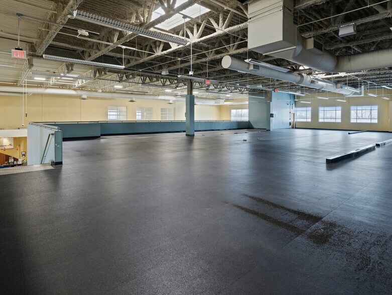 More Photos Of 1975 Melissa Ln, Aurora Health Club For Sale