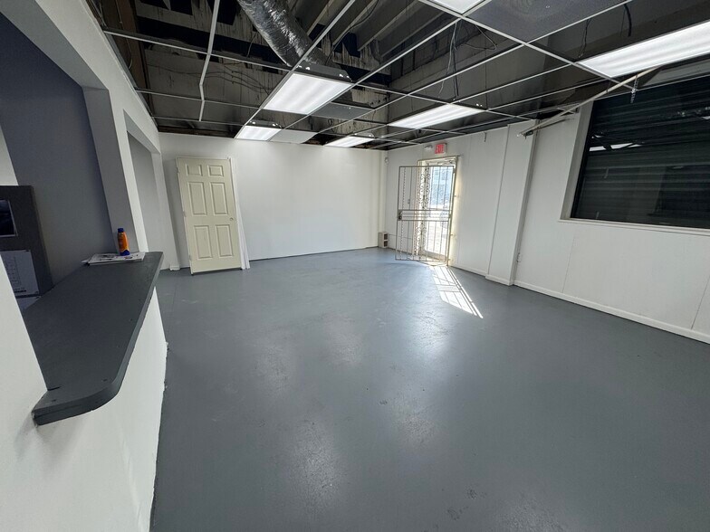 More Photos Of 3711 NW 36th St, Miami Distribution For Lease