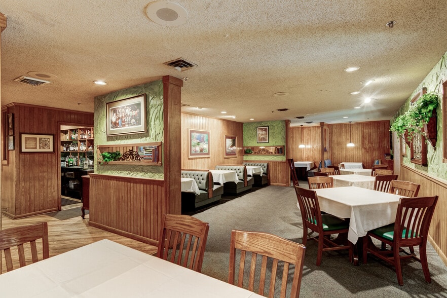 More Photos Of 1702 Park Hill Dr, Gainesville Restaurant For Sale