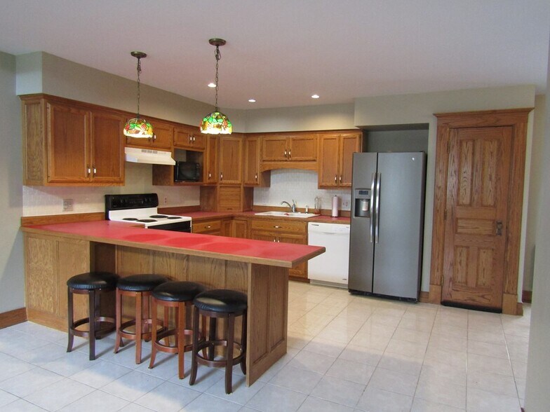 More Photos Of 30 Taylor St, Troy Freestanding For Sale