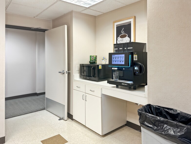 More Photos Of 2340 Alamo Ave SE, Albuquerque Coworking Space