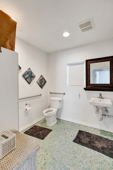 More Photos Of 423 SE 19th St, Fort Lauderdale Office Residential For Sale