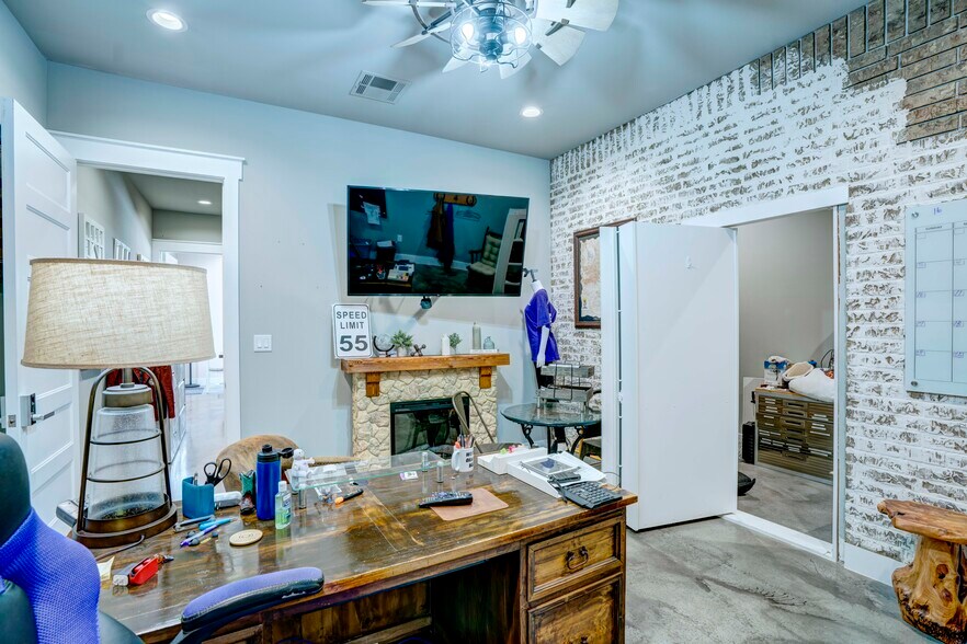 More Photos Of 5805 Starnes Rd, Watauga Office For Sale