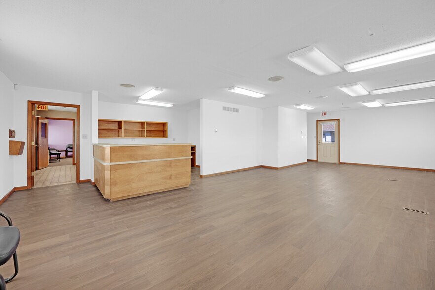 More Photos Of 804 Winchester Dr, Sedalia Medical For Sale