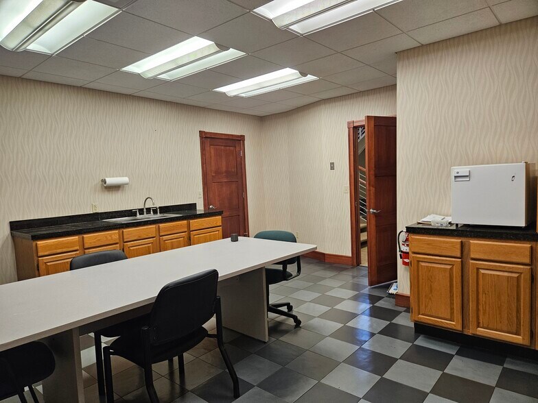 More Photos Of 2416 Pennsylvania Ave, Weirton Medical For Lease