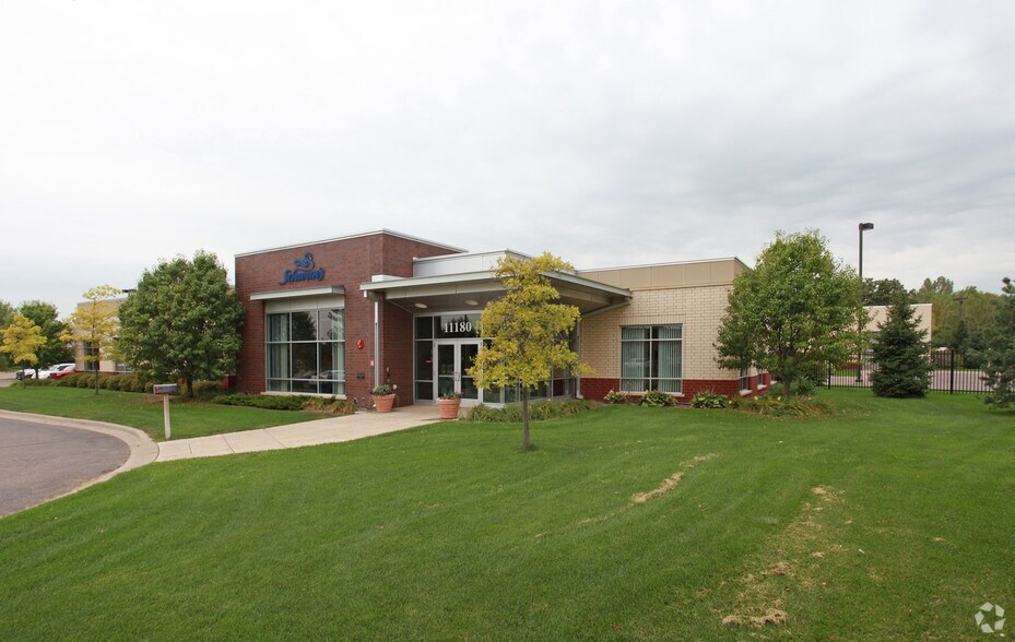More Photos Of 11180 86th Ave N, Osseo Flex For Lease