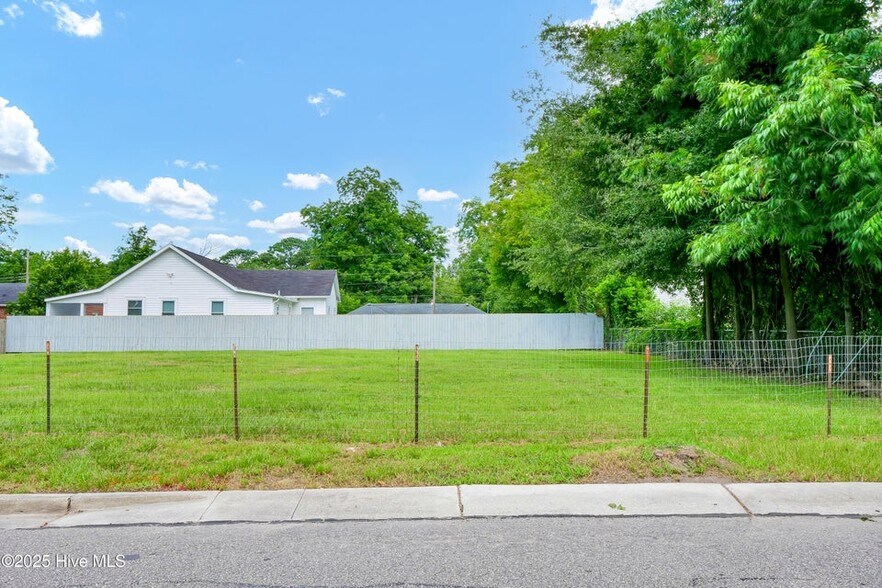 More Photos Of 109 Clay St, Wilmington Land For Sale