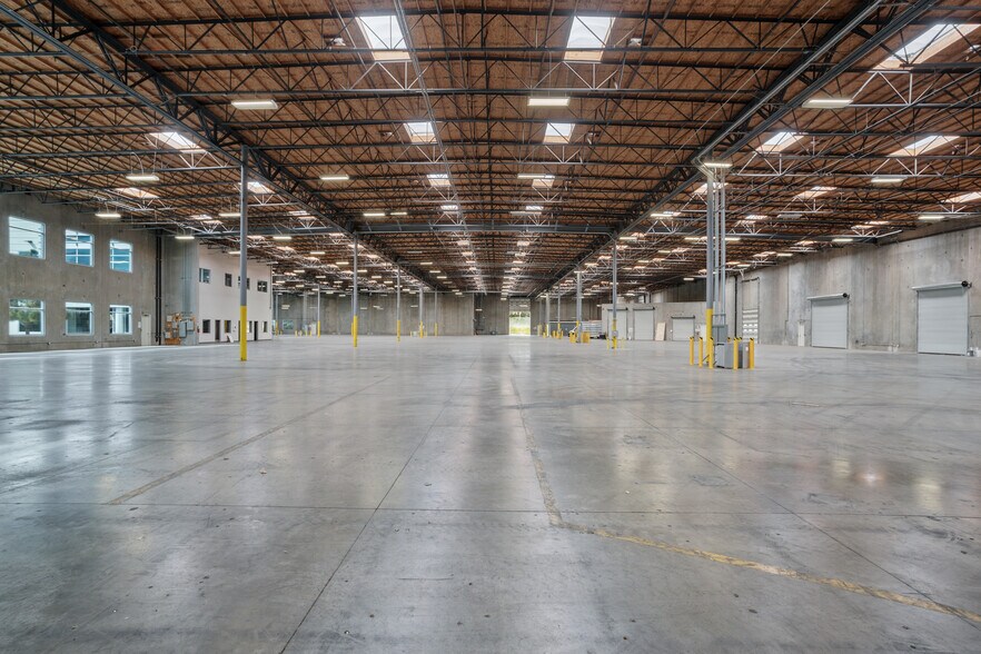 More Photos Of 2633 Progress St, Vista Warehouse For Lease