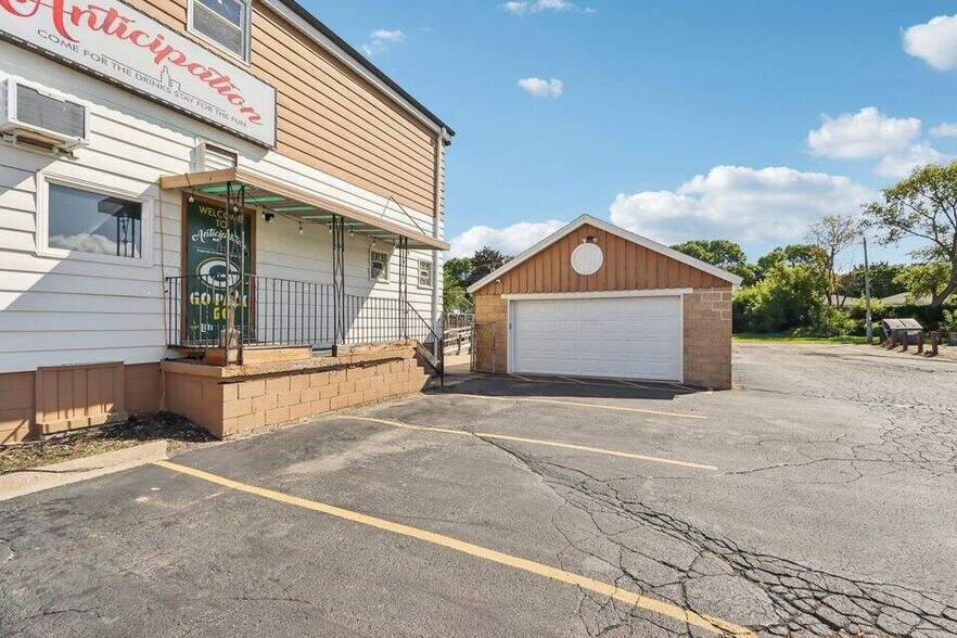 More Photos Of 6218 S 27th St, Milwaukee Restaurant For Sale