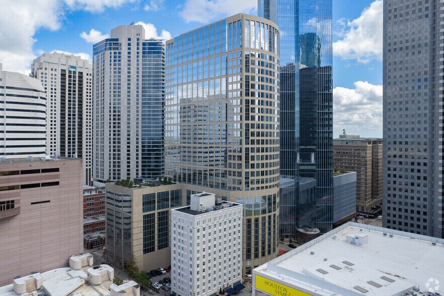 More Photos Of 717 Texas Ave, Houston Office For Lease