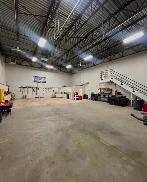More Photos Of 585-597 W 9400 S, Sandy Warehouse For Lease