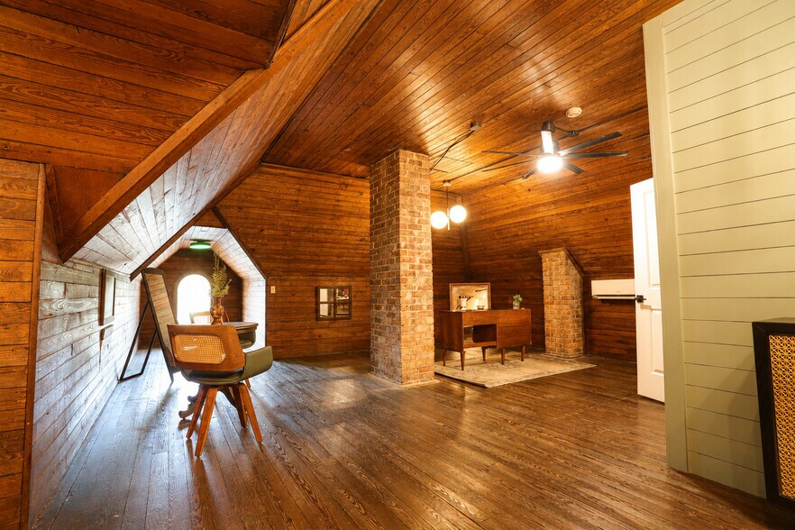 More Photos Of 700 W Garden St, Pensacola Freestanding For Lease