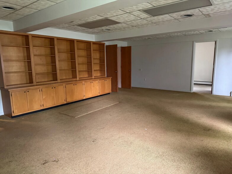 More Photos Of 89 E Genesee St, Auburn Flex For Sale