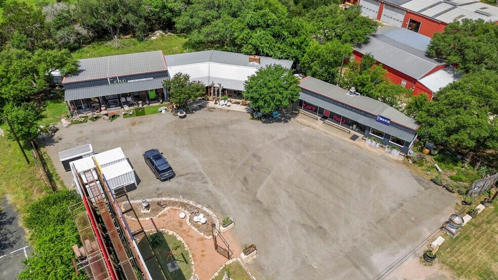 More Photos Of 1725 S US Highway 281, Blanco Freestanding For Sale