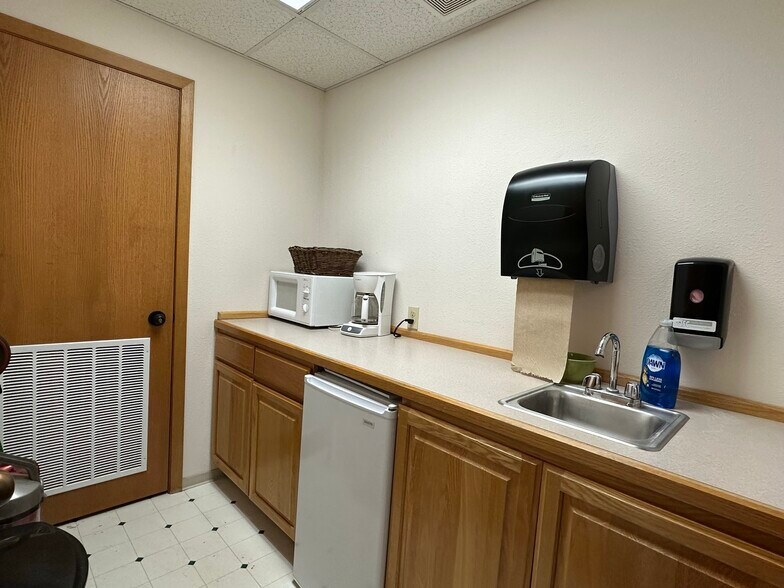 More Photos Of 1801 1st Ave, Longview Medical For Sale