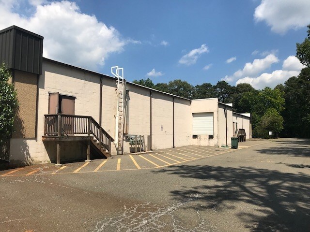 More Photos Of 9 Trenton Lakewood Rd, Clarksburg Warehouse For Lease