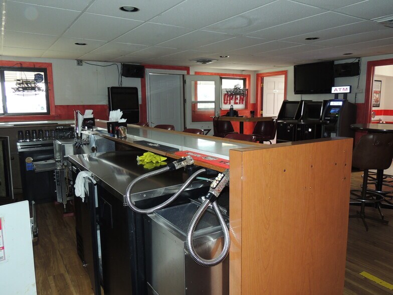 More Photos Of 726 Valley Rd, Menasha Bar For Sale