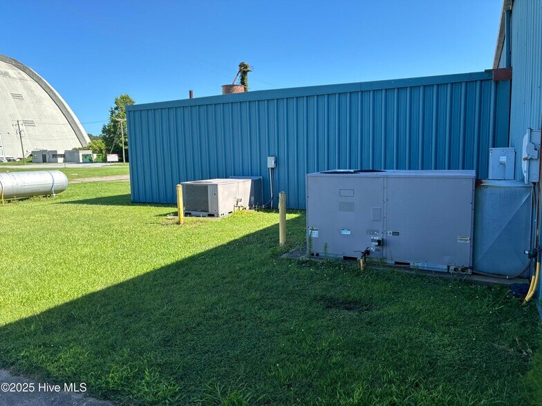 More Photos Of 161 T Com Dr, Elizabeth City Warehouse For Sale