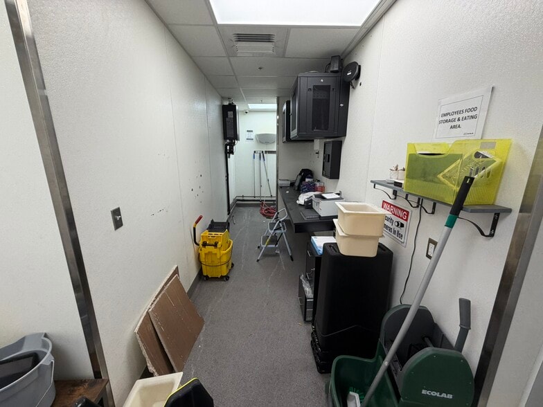 More Photos Of 50 W Flagler St, Miami Fast Food For Lease