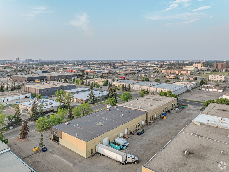 More Photos Of 17209 108 Av NW, Edmonton Showroom For Lease