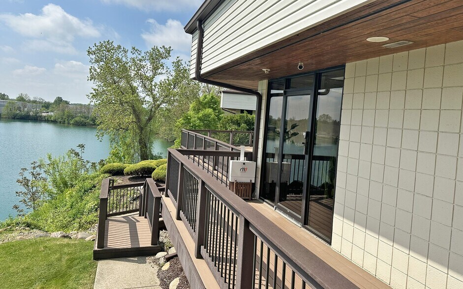 More Photos Of 650 Griswold St, Northville Medical For Lease