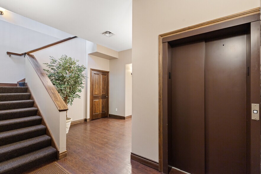 More Photos Of 440 W Centre Ave, Portage Office For Sale