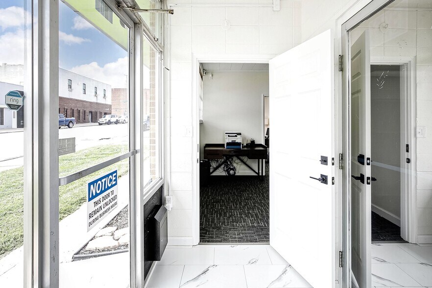 More Photos Of 2502 Leavenworth St, Omaha Light Manufacturing For Lease