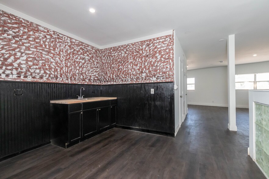 More Photos Of 1311-1401 S Dixie Hwy E, Pompano Beach Freestanding For Lease