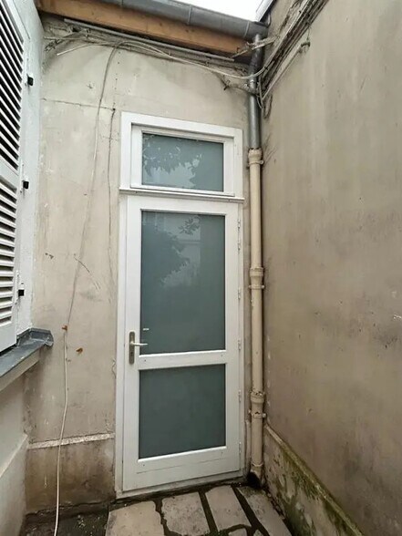 More Photos Of 10 Rue Du Général Bertrand, Paris Office For Sale