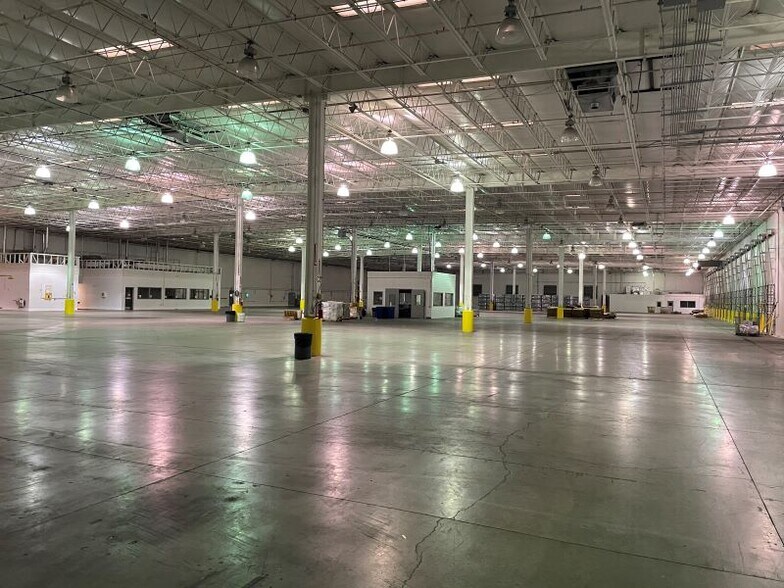 More Photos Of 1555 Old Hewitt Rd, Woodway Warehouse For Lease