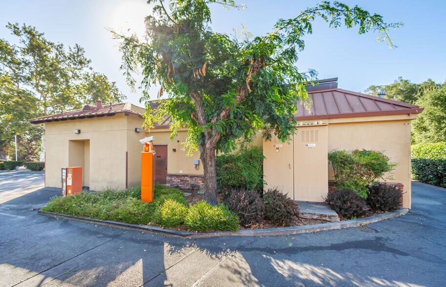 More Photos Of 501 Main St, Saint Helena Fast Food For Sale