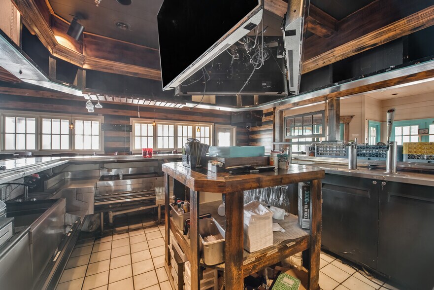 More Photos Of 5812 N Interstate 35, Denton Restaurant For Lease