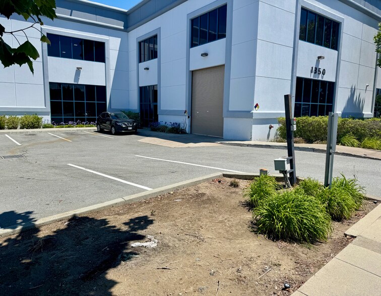 More Photos Of 1348-1368 Rollins Rd, Burlingame Warehouse For Lease