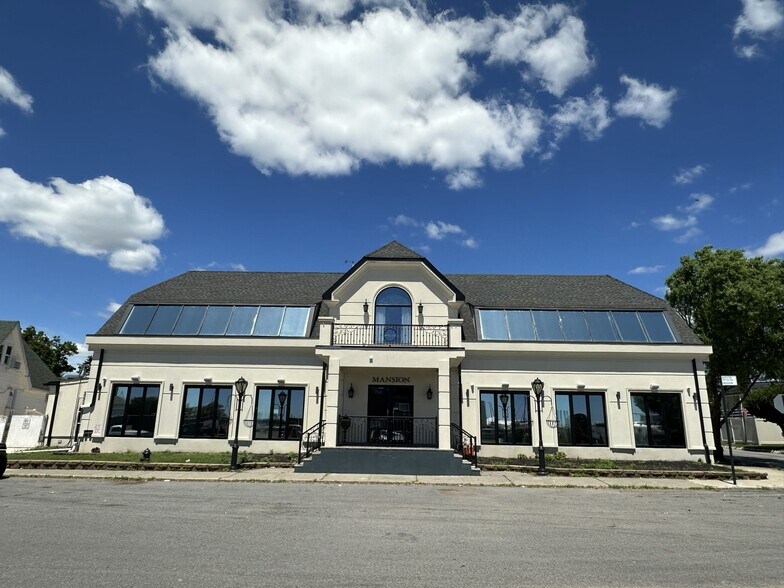 Primary Photo Of 141 Mansion Ave, Staten Island Restaurant For Sale
