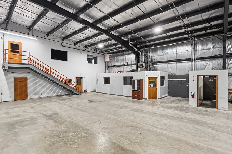 More Photos Of 2150 Milton ave, Des Moines Industrial For Sale